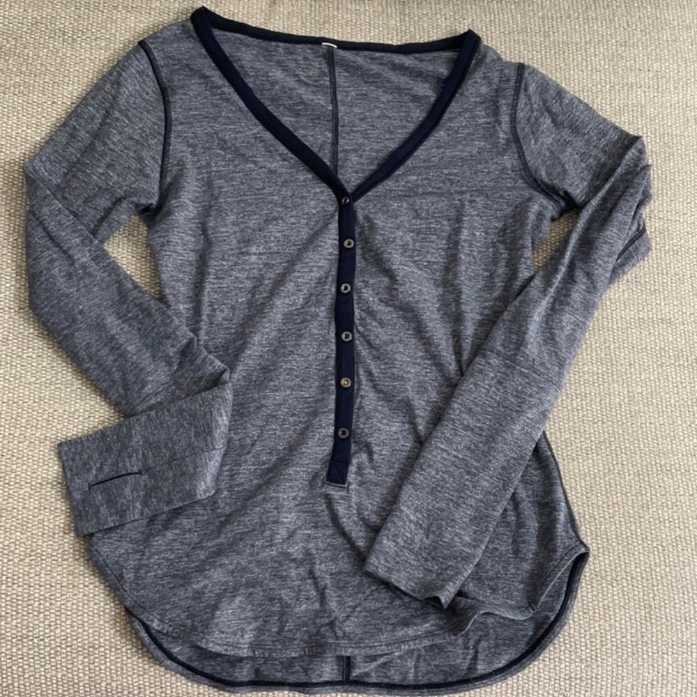lululemon athletica Heathered Gray Long Sleeve Henley Top
